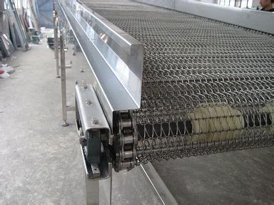 網帶輸送機大多應用於溫差大、腐蝕性強、環境